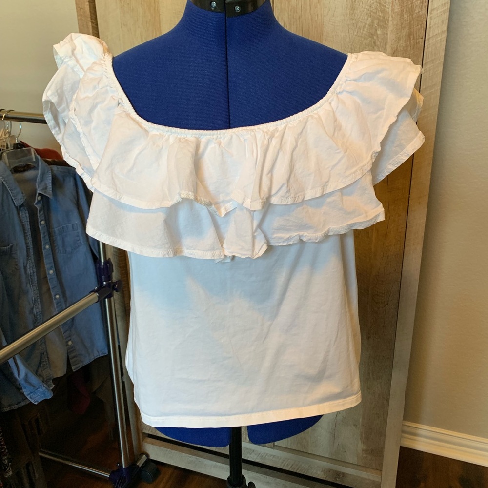Cute breezy top, perfect for vacation.